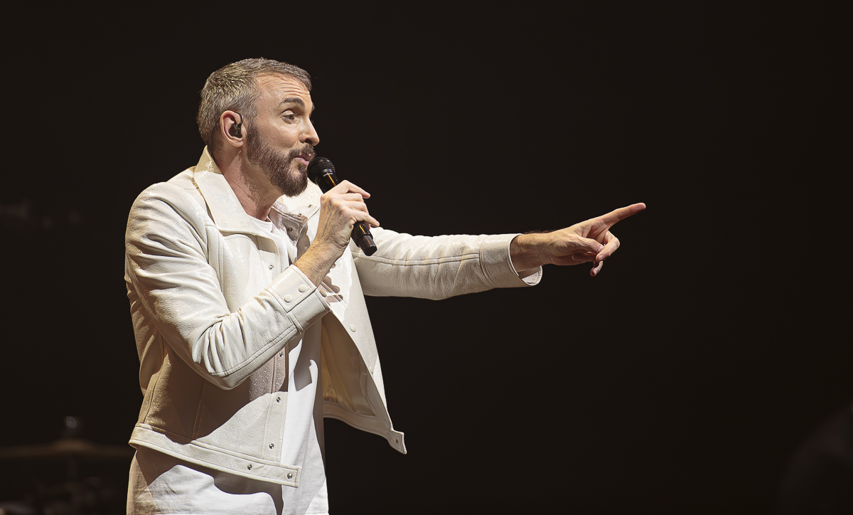 Christophe Willem  en concert au Zénith de Lille et en tournée 2023 et 2024 découvrez ses dates de concert et sa billetterie. Christophe Willem est un chanteur français révélé par l'émission Nouvelle Star qu'il a remporté en 2006.  Celui que l'on surnomme "La Tortue" est notamment connu pour ses titres phares comme Double je ou encore Jacques à dit. C'est avec son titre PS: je t'aime, extrait de son nouvel album Panorama et qui a été écrit et composé par Slimane, qu'il fait son grand retour.