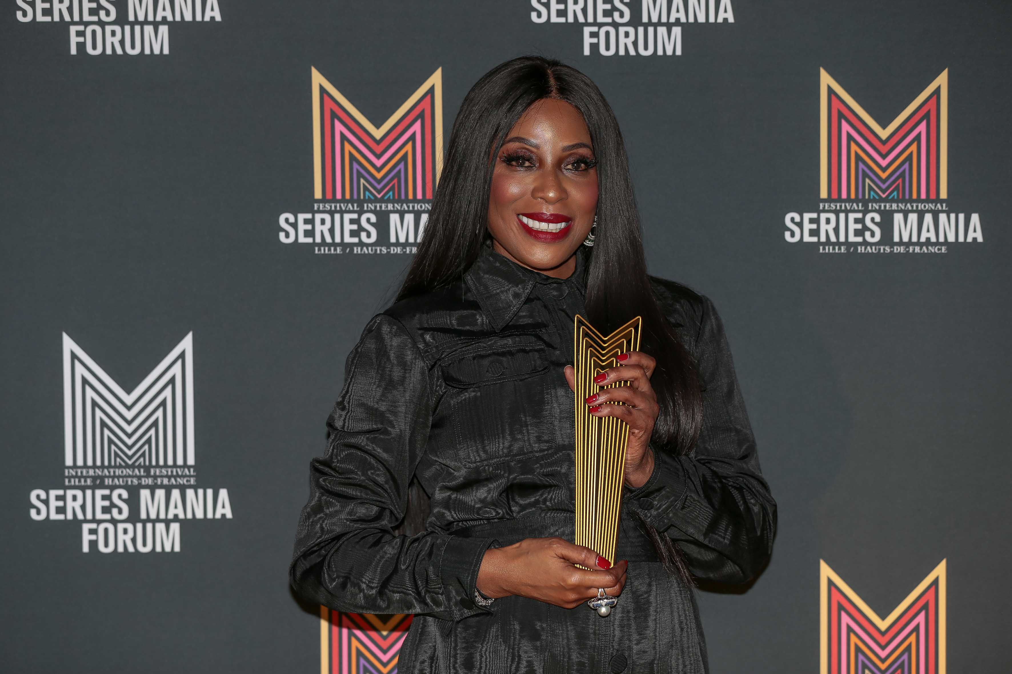 Remise de Prix WOMAN IN SERIES AWARD,  MO ABUDU  l'une des 100 femmes les plus puissantes du Monde .