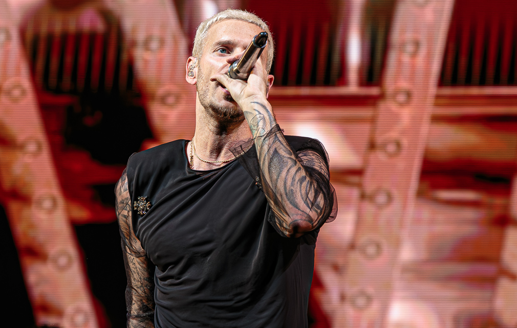 Matt Pokora repart en tournée en 2023 pour un show grandiose à l’occasion de ses 20 ans de carrière et de ses innombrables tubes. Scénographie techno-futuriste, effets spéciaux hallucinants, enchaînement sans reprise de souffle : chacune de ses tournées est incontournable.  Après Pyramide, aux allures de peplum, évoquant l’élan créateur et le dépassement des limites physiques, Matt Pokora revient ici avec un show encore plus incroyable, brassant des émotions puissantes. Puisant dans son parcours personnel (le couple, la paternité, l’amitié,…), l’artiste revient finalement à l’essence de l’être humain et à ce qui le lie à ses alter ego.  Matt Pokora est l’artiste français réputé pour ses performances scéniques ultra techniques, garantissant un show spectaculaire à ses fans. Entouré de ses danseurs et de ses musiciens, Matt Pokora ramène sur scène une densité quasi magnétique et ajoute une nouvelle et sublime facette à son personnage. Avec la scène de l’Épicentre tour, Matt Pokora vient chercher l’énergie au cœur du public. 