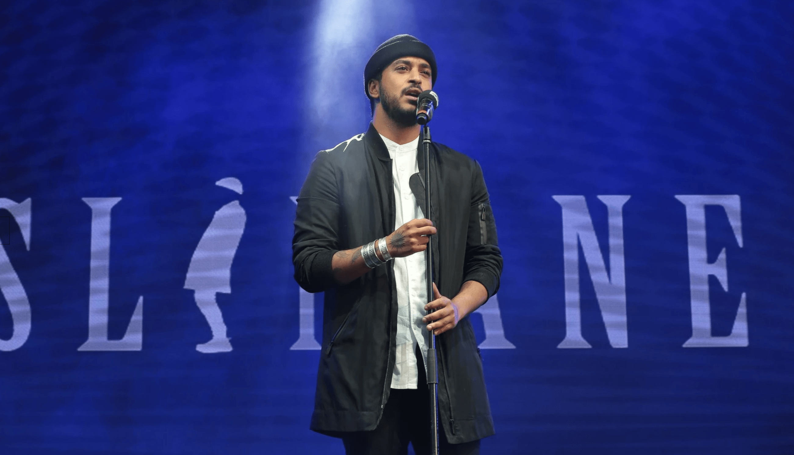 Slimane sur la Scène du Nrj Music Tour devant 15 000 personne le 30 juin 2016 Roubaix 